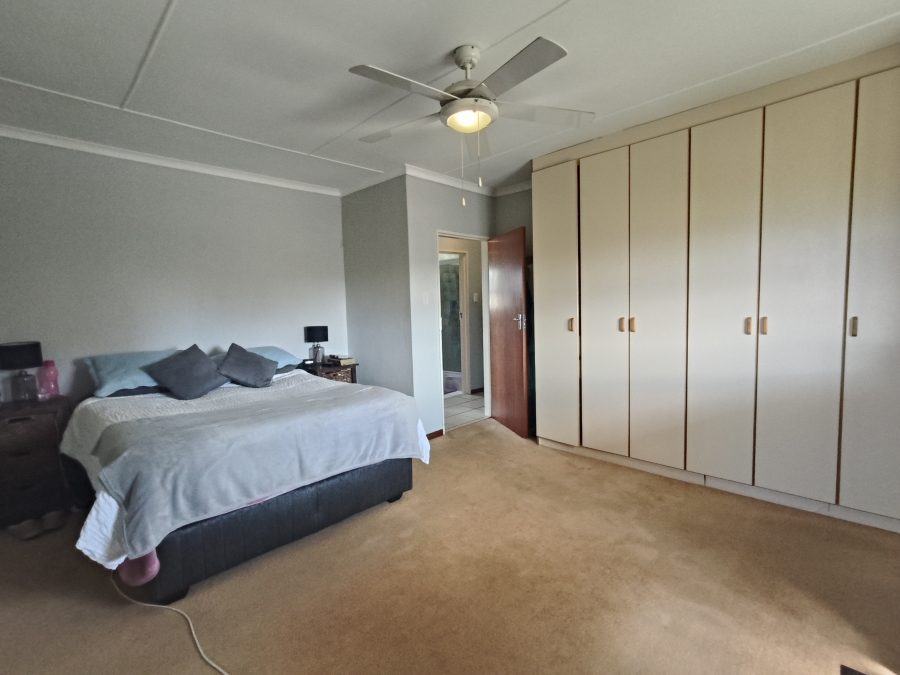 3 Bedroom Property for Sale in Wavecrest Eastern Cape